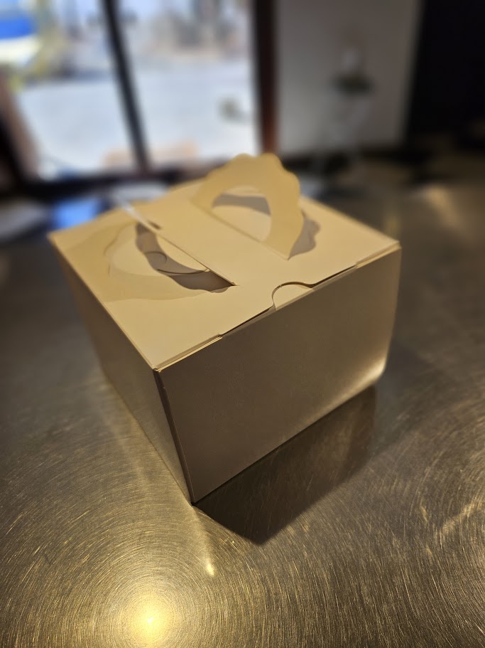 持ち手付きの箱