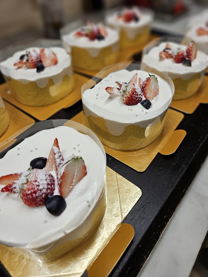 特製デコレーションロールケーキ